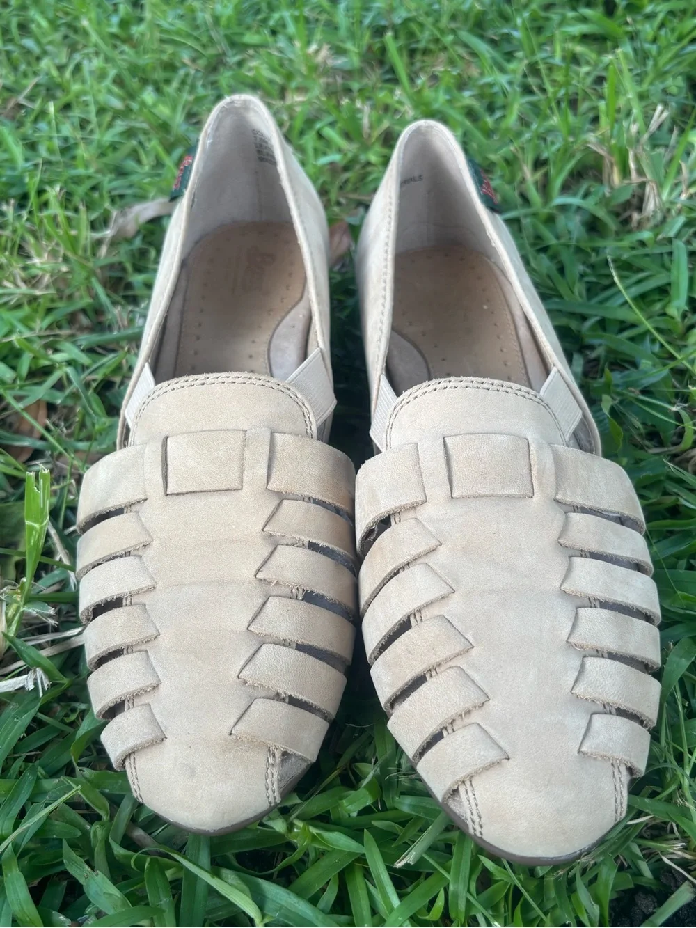 Leather Bass Colleen Hemp huarache-style loafers are a women's size 7.5